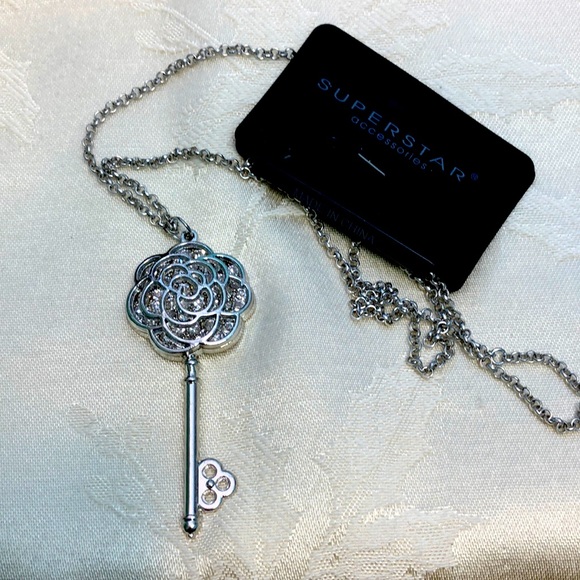 Jewelry - Beautiful long silver key necklace